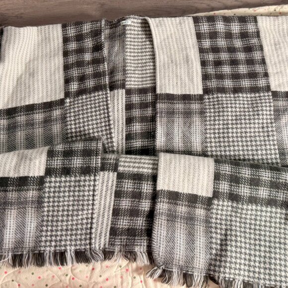 Aerie | Loose Blanket Wrap | Black/Grey | OS - Picture 1 of 7